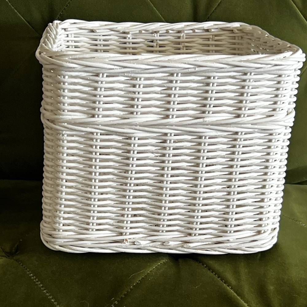 Pottery Barn Sabrina Wicker Basket w/ pink gingham liner